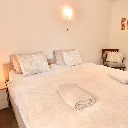 W28 Winterova Apartment *