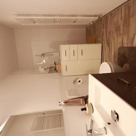 W28 Winterova Apartment *